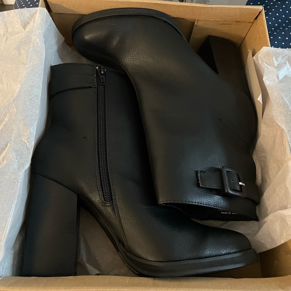 Heeled booties